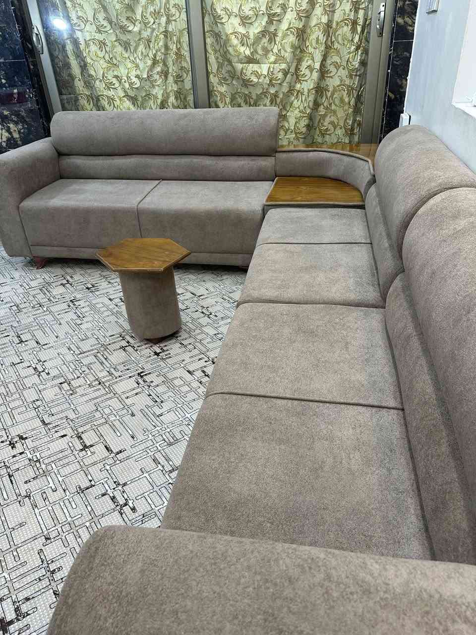 🌹 السلام عليكم
‎    
‎موصفات الهيكل 
الخشب جاو روسي  مناصف والبلوك  السود
‎السفنج مميز ضغط عالي  القماش  كتان  تركي قديفه او وتر بروف حسب  الموديل
‎

رقم المعمل***********
