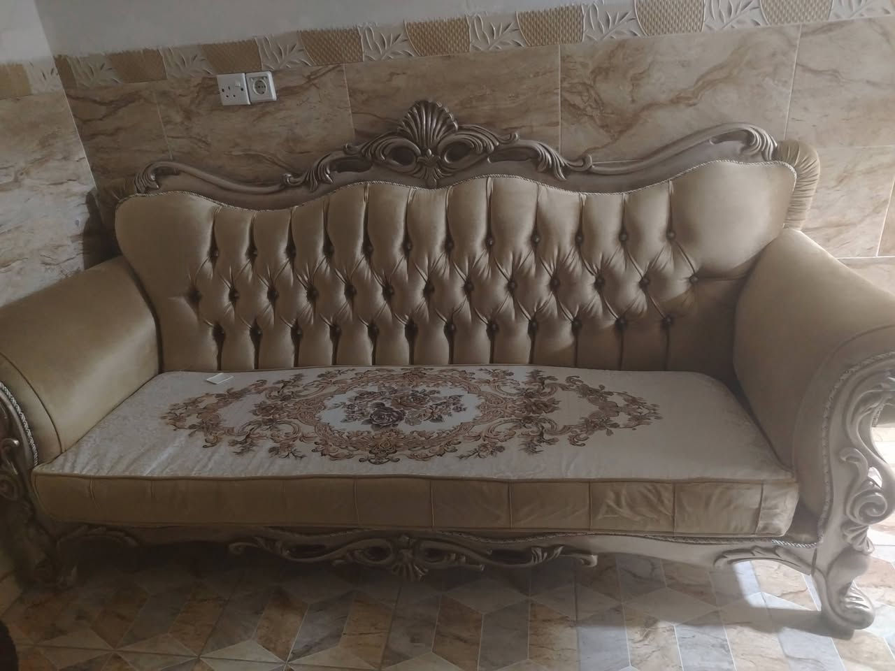 ديوان فصال ملكي شغل عراقي نظيف
السعر 700
 العنوان حي الصحة


**إذا كنت صاحب هذا الإعلان وتريد حذفه لأي سبب، رجاءا أرسل رسالة إلى الدعم الفني**