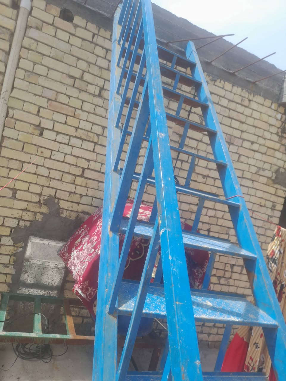 الدرج للبيع ١٢بايه الحديد الثقيل اي خياس مابي كلش نضيف ماصار فتره من اخذته السعر ٢٠٠وبي مجال هاتف ***********
