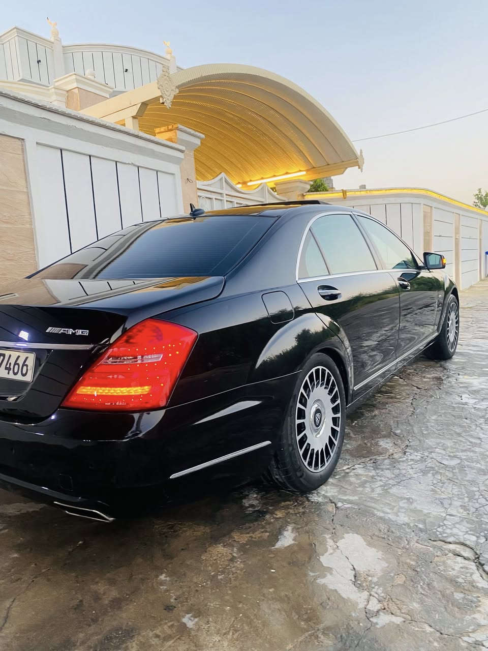 السلام عليكم
مارسيدس 2011 S350
مواصفات السياره هوايه نذكر الي نكدر عليهن 
السياره مكفوله من الصبغ والتبديل والسونار مرفق اسفل المنشور 

1- بانوراما 
2- تبريد تدفئه كشنات
3- تبريد امامي خلفي حتى التكم
4- رادار امامي خلفي
5- بجم زينون بلادي
6- بكلايتات LED
7- تلفون خاص بالسياره
8- سيدي جنجر
9- بردات جانبيه وخلفيه كهرباء
10-الباب الخلفي طويل ( رئاسي)
11- بيبان شفط
12- صندوك شفط
13- صندوك كهرباء
14-مرايات للي جالس في الخلفي 
15-جوبلسات لصود ونزول السياره حسب وضعية الطريق
16- محرك 6 سلندر
17-تحكمات البانوراما والبردات من البيبان الخلفيه ايضاً
18- تجوات الخلفيه كهرباء
19- هاند بريك كهرباء اوتوماتك
20- توقف ذاتي عند جسم امامك رادار
21- مرائات وسطيه كهربائيه
 السعر (240)
السياره للبيع او المراوس 
*********** حمزه
