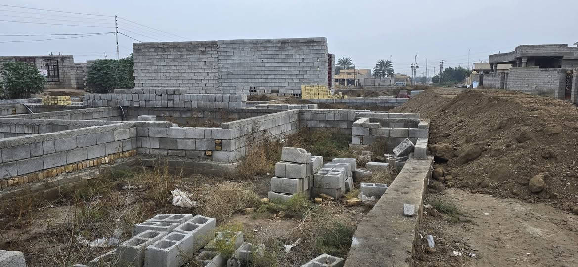 قطعة زراعيه للبيع المساحه 200 متر
مبنيه بتلو  وجاهزه للدفن 
تحتوي على 
غرفتين داخلي
مساحه درج + حمام مشترك
استقبال ومطبخ
كراج صحيات  خارجي 
الموقع قراب حسينيات البيانين  
شارع 10 
وصله ماي  
الاستفسار اكثر اتصل على 
***********
