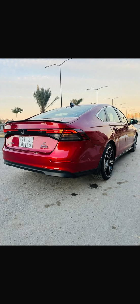 سلام عليكم للبيع اكورد موديل ٢٣اسبورت فول موصفات بجم كبس شركه ماشيه ٢٤الف سعر ٢٠١٨مجال قليل بيهه مكان السياره الكرخ رقم ***********
