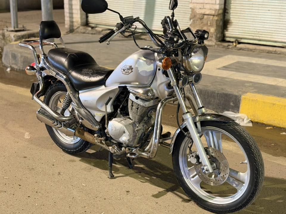 سلام عليكم دايلم للبيع نظافة كدامك محرك مكفول غير مفتوح لاتنقيص ولا تبخير نهائيا بي مشكلة بلكير عته بلنمره الثالثه فقط رايده ب650 وبي مجال الشراي يتصل ***********
