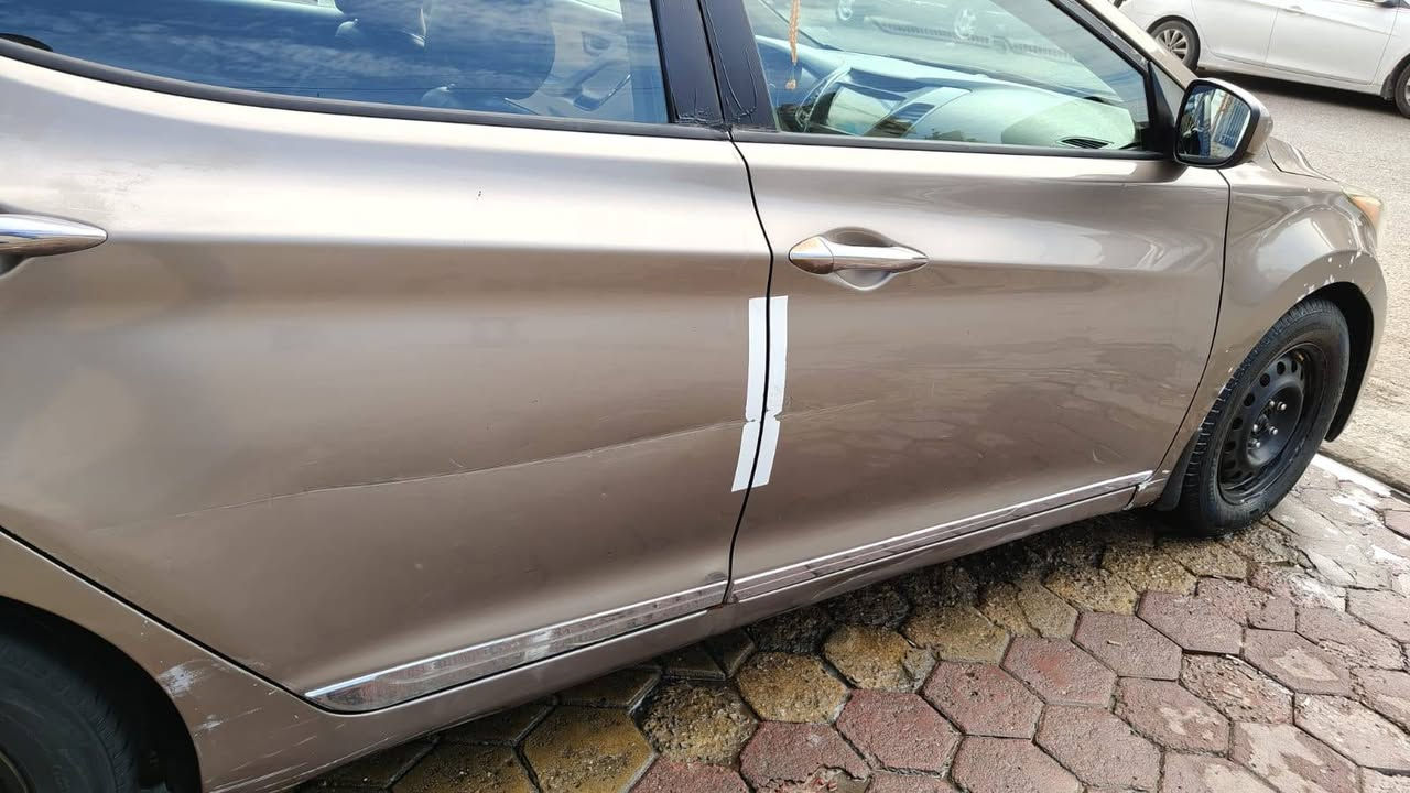 سلام عليكم سيارة النترا للبيع موديل 2015 وارد امريكي بيها جاملغ امامي وجاملغ خلفي صفحه اليمين  والسيارة بأسمي  ورقمها مثنى  بدون دواخل   كير مكينه حدادية ب105 وبيها مجال عنوان الحله الاستفسار ***********
