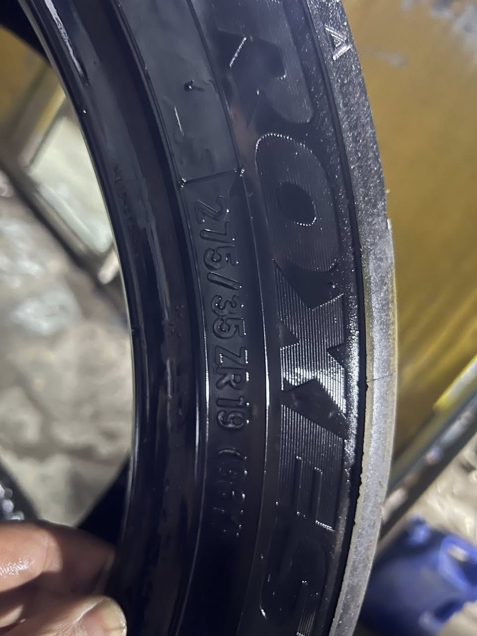 سلام عليكم تايرات توتو(888)سم سلك نضيفات السعر 200مكان بغداد الدوره ***********
