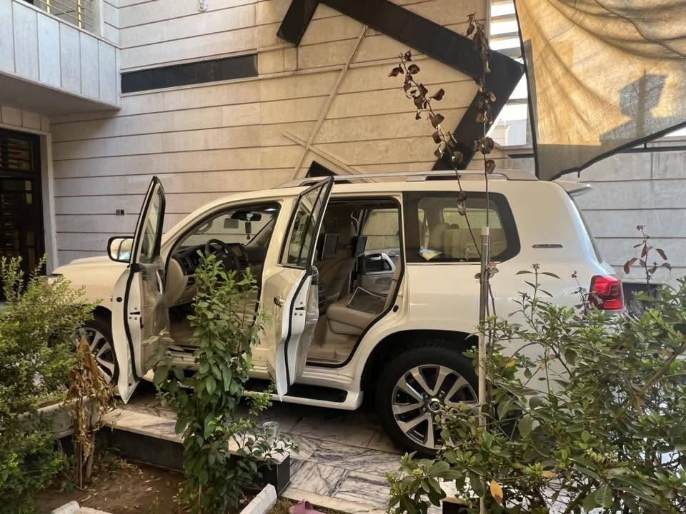السلام عليكم 
للبيع لاندگروز VXS/5700
موديل 2018
مكفوله كفاله عامه من الصبغ والتبديل والبارد 
رقم بغداد بسمي تحويل مباشر 
ماشيه 97Kحقيقي شرط الفحص 
مكان السياره بغداد البلديات 
رقم الهاتف ***********
