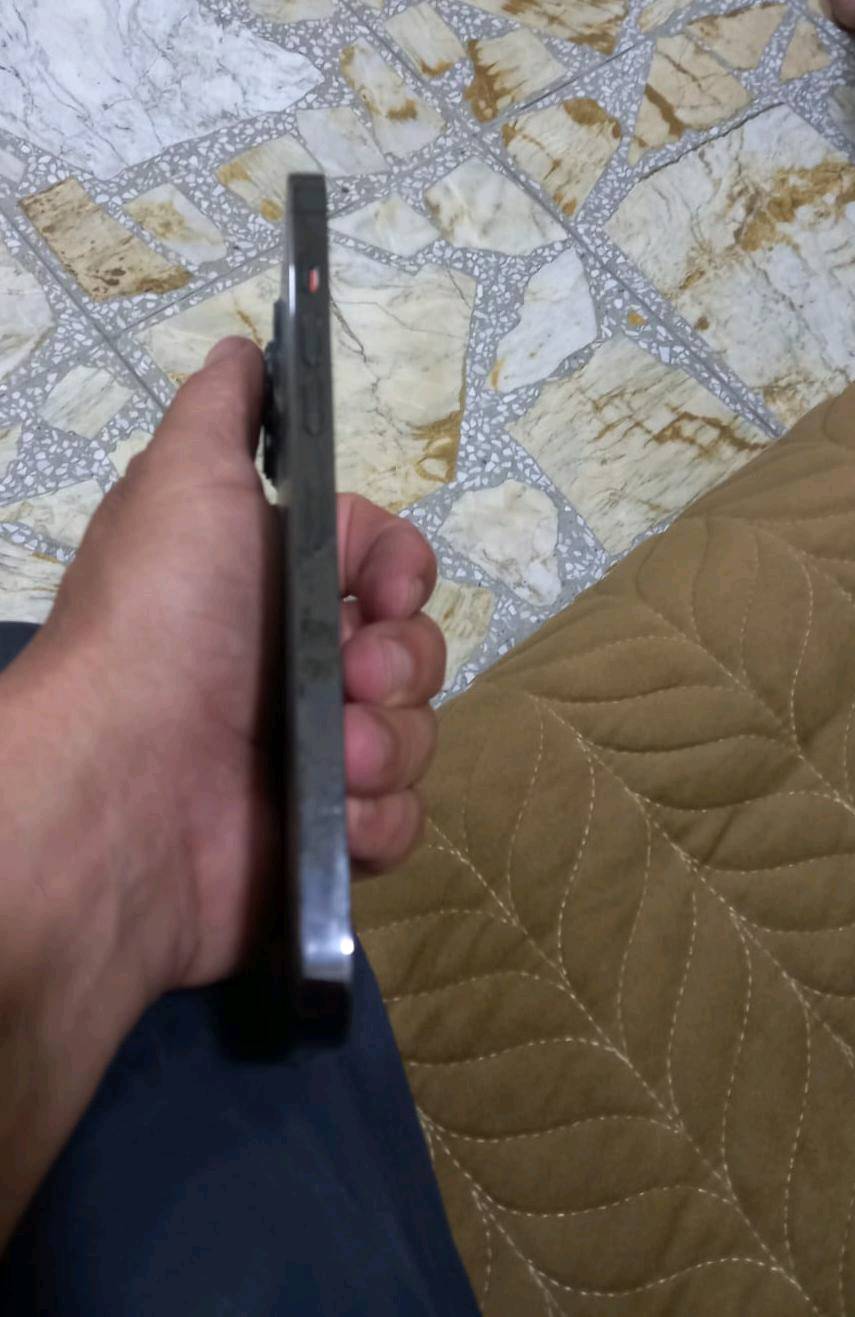 السلام عليكم أيفون 13 برو ماكس نظيف مال بيت بطارية ٩٠ بلادية ما معلاية ابد ذاكرة 256 فيس أيدي شغال فقط ظهر مكسور سعر ٦٦٠ بي مجال ***********