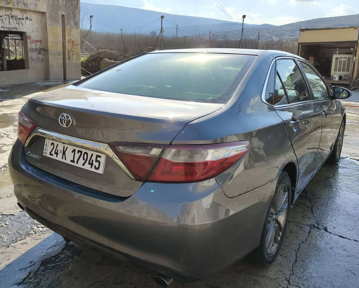 كامري2017، بيها ۳قطعة صبغ  بجم كبس ، بيها ظربة خفيف خلفي ، ايرباك كلها سليم ، رقم و سنوية جديد تحويل وكالة شرط ، سعر127ورقە ، ر.م***********
