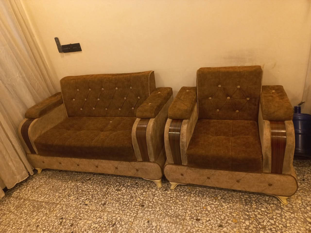 تخم للبيع عشر مقاعد سعره ٢٥٠ وبي مجال مكان بغداد الرقم ***********
