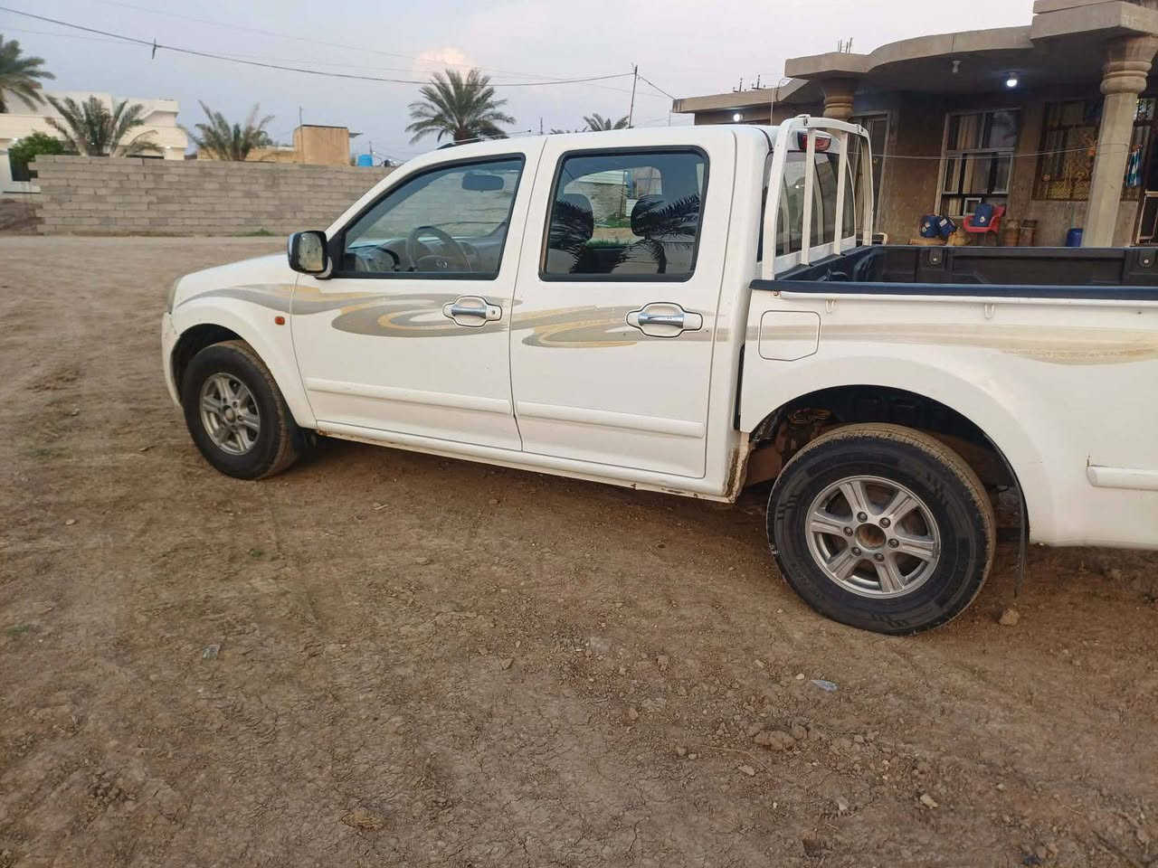 السلام عليكم للبيع كريت ويل موديل ٢٠١٤سياره كلش جديده
رقم بابل مشروع وطني 
مكينه وكير مكفولات ع وضع الشركه 
تبريد ثلج 
صدر خلفي وامامي جديد 
تخم تاير جديد
مكفوله من صبغ وبارد وتعديل بيها بخشم الجاملغ اليمنى طخه وممصلحه 
سعرها ٦٥وبيها مجال بسيط 
مكانها بغداد ناحيه الرشيد للأستفسار الاتصال ***********
