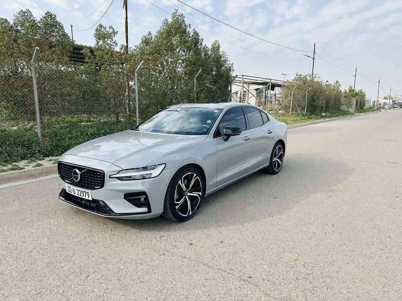 ..الســـلام…عليــكم ….اقره التفاصيل للاخير
للبيع فقط بدون مراوس
فولفو اس60 بلص 2024 dark theme فول مواصفات
ترقيم جديد اربيل -رقم مرتب
كتاب (باج) تظليل يمشي بكل العراق من الشمال للجنوب
بيها داش كام (امام وخلف وداخل) السيارة تسجل 24 ساعه وتكدر تشوف السياره من اي مكان عن طريق الموبايل صورة وصوت وموقع مباشر
محرك 2.0 توربو هايبرد خفيف mild hybrid 
لون سمنتي
التسارع من 0 الى 100 ب 6 ثواني
بانوراما
لايت امامي ديناميك اوتو متحرك مع الستيرن
كشافات led كهرباء
كاميرات 360 + مرايا جانبيه شفط مع هيتر اوتو
تعتيم تلقائي للمرايا الجانبيه مع الوسطيه
كار بلي+اندرويد اوتو
داخل بيجي
كشنات جلد + هيتر تدفئه+كهرباء+ خزن
صندوق كهربائي فتح اوتوماتيك بواسطة حساس ع الرجل
نظام تنقية الهواء داخل السياره
خاصية التبريد التلقائي لشاشة المعلومات
رادار 360 درجه اماميه وجانبيه وخلفيه
بصمه مع اضواء ترحيب+ دخول ذكي
4 ابواب بصمه فتح وغلق
نظام مراقبة الطريق وتنبيه تلقائي عند عبور السرعه المحدده في الشارع
مثبت سرعه تفاعلي + مانع اصطدام امامي وخلفي وجانبي
نقاط عمياء
اطار 19ً انج perly جميع الفصول بلادي
نظام مراقبة هواء الاطارات
نظام المساعده على الركن
نظام خرائط بلدشبول الامامي والشاشه الوسطية شغال مع اللغه العربيه بلادي 
اناره داخليه كامله بلبيبان وتحت الارجل مع التحكم بشدة الاضاءه الداخليه
مداخل تايب سي عدد 4 + مدخل سيم كارت
كير اوتو 8 نمر + كير عادي
نظام اوتو ستارت ستوب
هاندبريك كهربائي اوتو دكمه
مستشعر المطر (تشغيل الماسحات عند المطر تلقائي)
وبعد بيها موصفات اسف ع الاطاله
السياره بيها ربع بنيد صبغ + جامللخ السائق صبغ يعني قطعتين صبغ + باب خلف السائق تعديل بارد
ايرباك فقط الستيرن طاك ومرجع بلادي شركة
البجم وخلف السياره كبس الضرر فقط طرف السائق
السياره رقم اربيل جديد بأسمي والتحويل مباشر ميطول نص ساعه
هذا رقم الشاصي 
7JRL12TL8RG282776
السياره ماشيه44 الف ميل وقابل للزياده
سعر السياره 205$ وبيها مجال كلش قليل 
للاستفسار اكثر الاتصال ع الرقم ***********
متوفر واتس اب
غير متواجد ع الفيس
