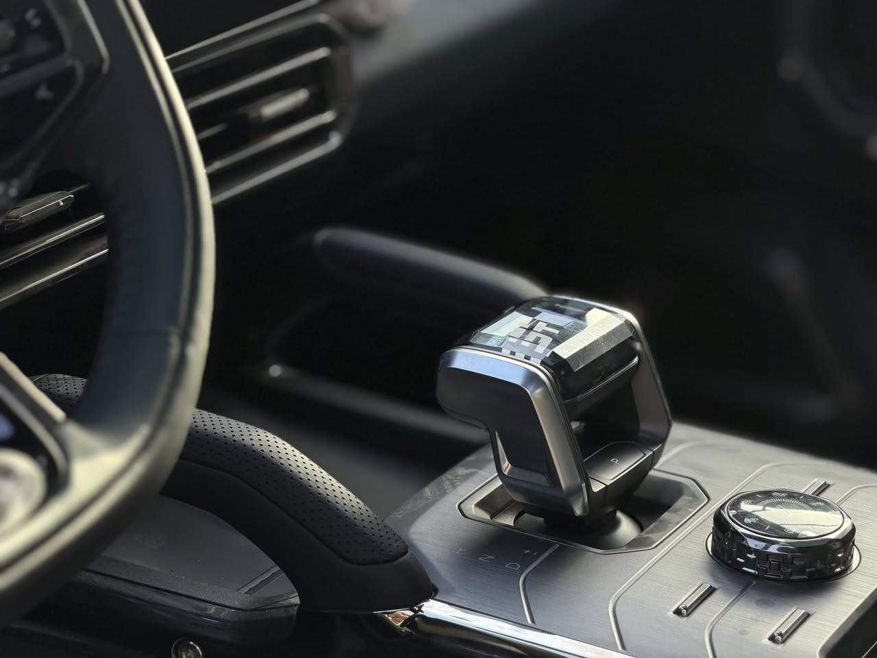 (بسم الله الرحمن الرحيم)
جيتور T2 🔥 موديل 2026 🔥 لكجري بلاس 👍

فول مواصفات 1/1 💯 :

#داخل زيتوني احزمة برتقالي 💚🧡
#كير 8 سرعات 
#كشنات مساج 
1- بنوراما 🕳️
2- بصمة 🔐
3- كشنات تدفئة تبريد 🔥❄️
4- كامرات 540 درجة 👀
5- شاشة تفاعلية على الصوت 🖥️🔊
6- فور ويل 🎮
7-انارة LED محيطية 💡
8- تحديد مسار 🚇
9- توقف تلقائي للصدمات 🚄
10- سستم سماعات منن SONY
11- كير كرستال 🎡
13- كرسي مساج 🫆
14- باب الصندوق شفط 🦾
وباقي كثير من المواصفات 

#الون : اسود 💣💣

حجم المحرك : 2.000 تيربو ✅

السيارة زيرو 0  ✅

السيارة #ضمان 10 سنوات من شركة هارلم 👌 ✅

مرقم بغداد ✅

#السعر اتصال                                   #ارخص اسعار يمنة 🔥
للاستفسار الاتصال على الرقم 

***********
***********
#مسلم الخفاجي 

بغداد/ الكاضمية
