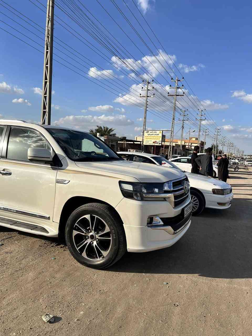 لام عليكم Laand كروزر 2009 محدث 21 سيارة نظيفة شرطي التحويل رقم بغداد رقم إنجليزي الشرطي التحويل سيارة   مكينه 6سلندر   ما بها شر التحويل رقم الهاتف :***********
