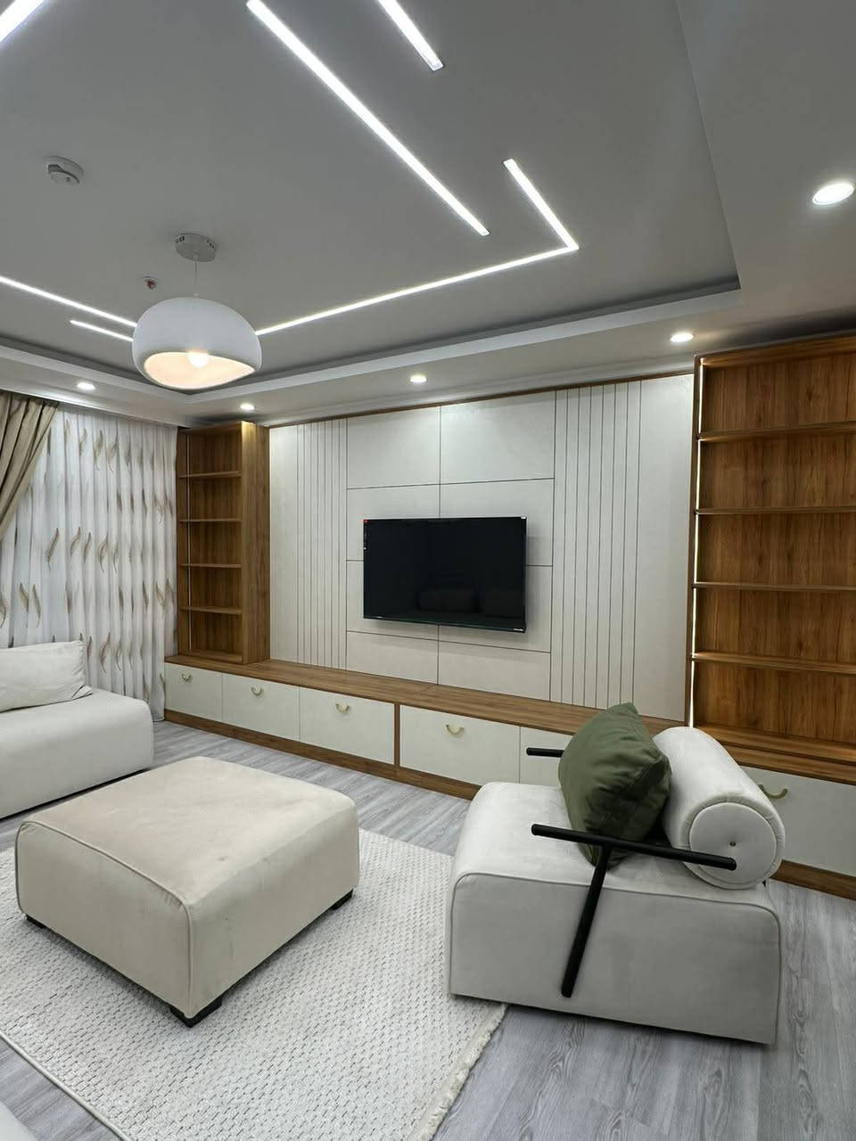 للبيع او للايجار
-شقة مؤثثvip
استثماريه 
-زيرو

في أربيل
مجمع واو تاورز 

 مساحة 90

يتكون من
- غرف نوم 
-صالة 
- صحيات 
- مطبخ
- طابق  13
- واجهة خارجي 
- 
- ⁠للأستفسار أكثر يمكنكم التواصل معنا عبر الواتس آب 
- ***********
- ⁠***********
