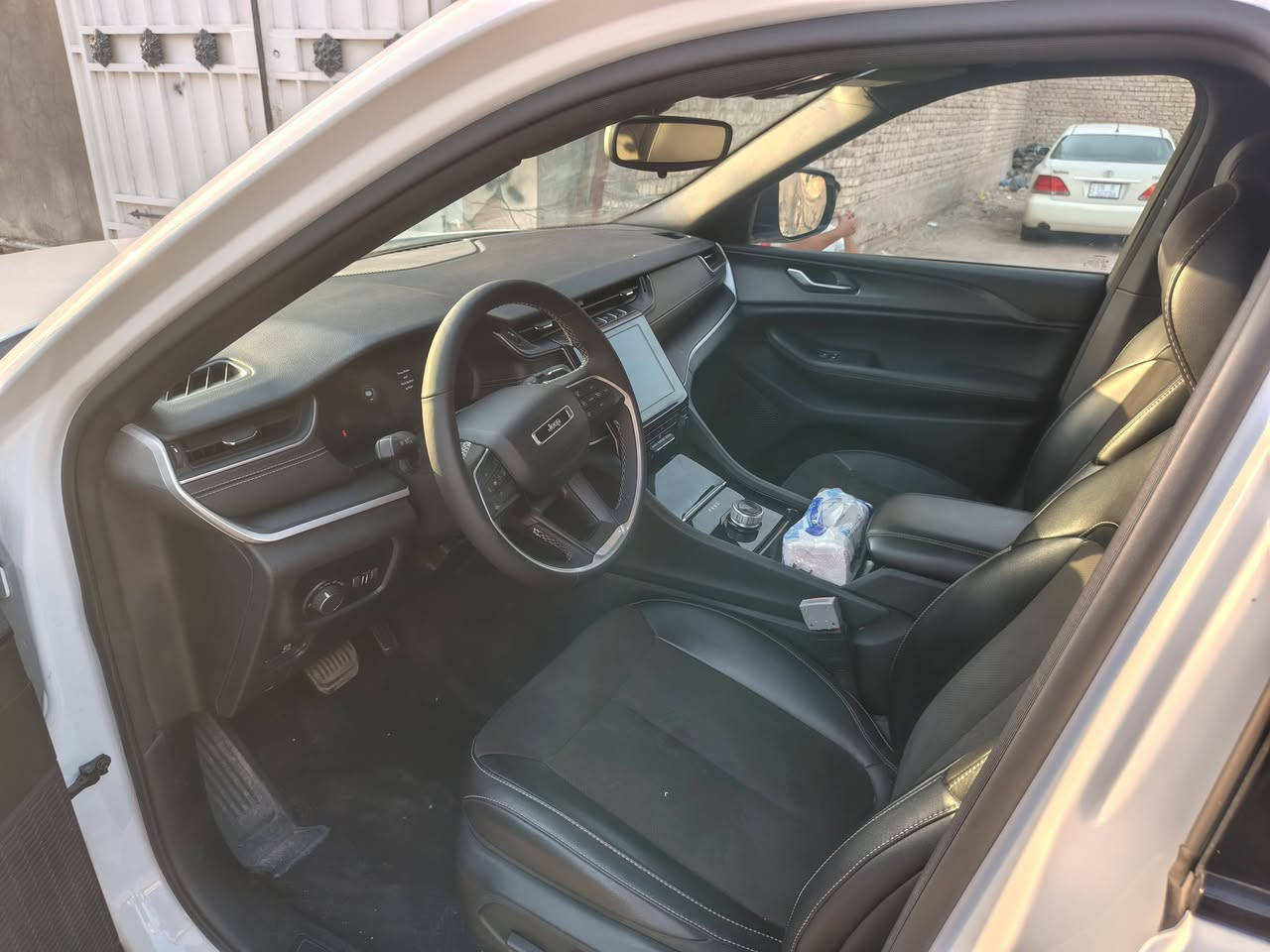 جيب كراند شيروكي فئه التيتيود موديل 2023 رقم موقت تترقم جميع المحافظات بدون حادث سرقه قطع الخارجية وراجعات وكاله من الشركة بأمريكا المواصفات 
4×4
محرك 3600/6
ماشيه ٢٠الف 
رادار امامي 
كامره خلفيه 
حساسات خلفيه 
شاشه 10.1
شفتات استيرن
تحكمات استيرن 
تبريد ٣قطع 
شاحن واير ليس ٣ قطع 
تدفئه موقد 
تدفئه الكشنات الامامي 
فتحه سقف 
الكشنات جلد 
٧ راكب سياره 
بصمه ابواب 
الصندوق الخلفي كهرباء 
ويل ٢٠ انج 
تنبيه الخروج ع مسار 
مثبت سرعه 
خرائط
الكراسي منفصله ملكي 
تشغيل عن بعد
لايت زنون ل يدي 
بعد بيها مواصفات
السعر 265 بيه مجال 
المكان النجف الاشرف 
رقم المبايل ***********
