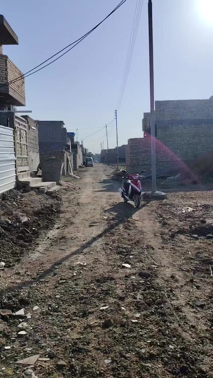 قطعة 100 م  نزال 20 والواجهة 5 
سند ٢٥ في منطقة الشيخ أسماعيل
الأرض غير مدفونة!
سعرها 14 مليون وبيها مجال 
***********
***********
