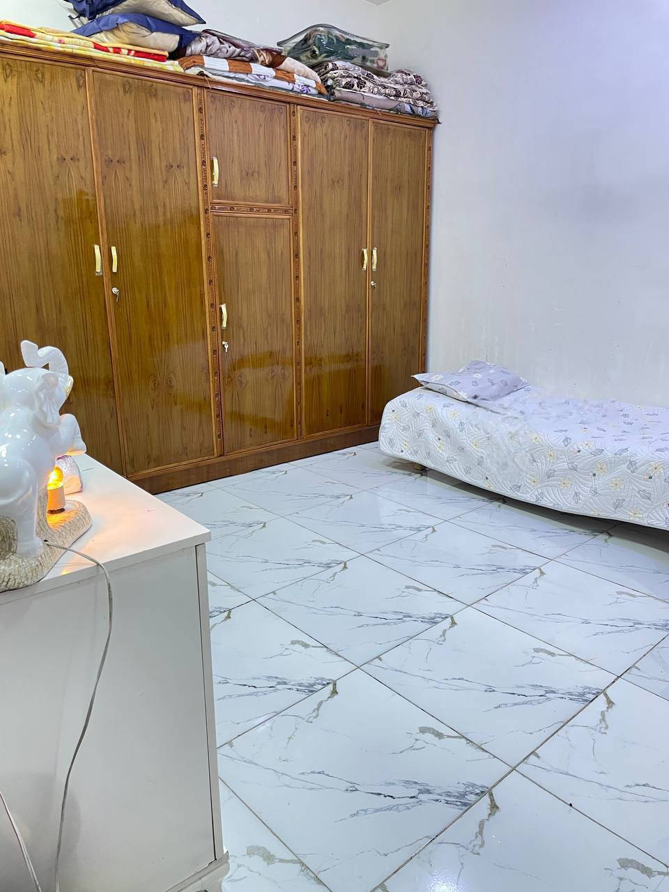 دار للبيع 100 م طابو صرف واجهة 5م *20
المكان حي الجهاد الملحانية قرب اسواق زم زم وقريب على شارع المدارس
الطابق الاول مدخلين يحتوي على استقبال ومطبخ وهول وصحيات منفصلة وغرفة نوم ومنور
الطابق الثاني يحتوي على 3 غرف نوم وحدة كاملة والباقي هيكل
وايضا اكو بيتونة والسطح شتايكر
الدار يحتاج ارضية وبياض طابق ثاني وتبديل ارضية الطابق الارضي تقريبا 12 مليون 
مستعجلين على البيع للعلم سعر المتر بدون بناء مليون
السعر 140 قفل 🔴🔴
تفاصيل اكثر راسلونا خاص


**إذا كنت صاحب هذا الإعلان وتريد حذفه لأي سبب، رجاءا أرسل رسالة إلى الدعم الفني**