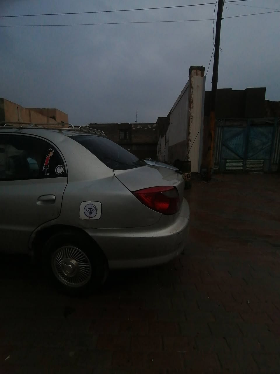 السلام عليكم  كيه ريو 2001 وارد خليجي كير عادي  قطرت صبغ مابيه بس جراد سياره نضيفه  سنويه صار الربعت  أشهر من صقطت  رقمه بغداد  مكان السياره سامراء  السعر 35 وبيه مجال  للطيبين رقم الهاتف ***********
