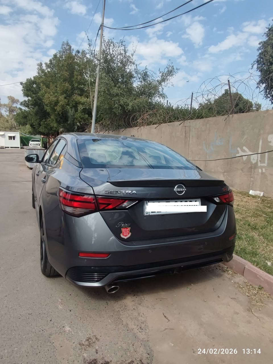 📢 للبيع - نيسان سنترا 2024 SR Plus
🚗 المواصفات:

الفئة: SR Plus

اللون: فيلي (رمادي غامق)

الممشى: 12 الف ميل فقط (18900 الف كيلو)

الداخلية: جلد، شاشة لمس، كاميرا خلفية + كاميرات 360 درجة ، بلوتوث، Apple CarPlay & Android Auto
وبعد هواي مواصفات 

⚠️ ملاحظة:
 حادثها بابين جهة السائق (الامامي مبدل لون والخلفي تايوان) السيارة نظيفة وخير من الله وياريت لحد يكسر بسعرها لان هيج مواصفات معروفه اسعارها اغلى

💰 السعر (155 وبي مجال بسيط للشراي)

📍 الموقع: (بغداد / كرادة مريم)
📞 للتواصل: (خاص او واتساب ***********)
