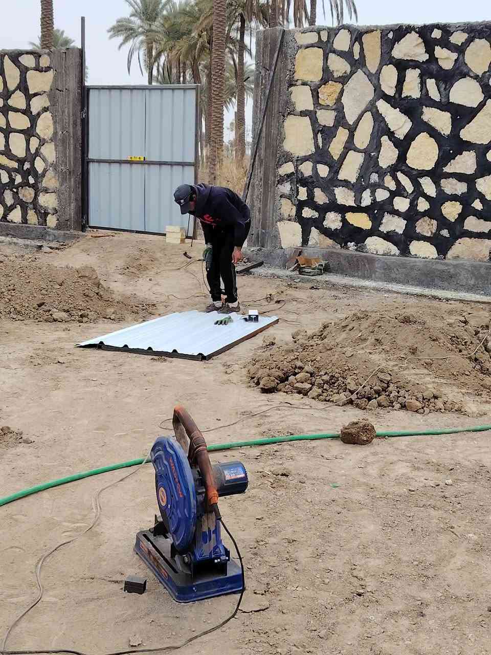 #اعلان_دعما_للمشاريع_الصغيرة
العمل عنواننا.. والحديد طوع إيدينا! 💪
#حدادية_احمد_سلمان
#بابل_الكفل
​إذا كنت تريد باب العمر أو سقف يحميك من الحر والمطر، حدادتنا هي الحل الأمثل. دقة بالعمل، سرعة بالتنفيذ، وأسعار مناسبة للجميع.
​📸✨
​تواصل معنا الآن:
📞 ***********
