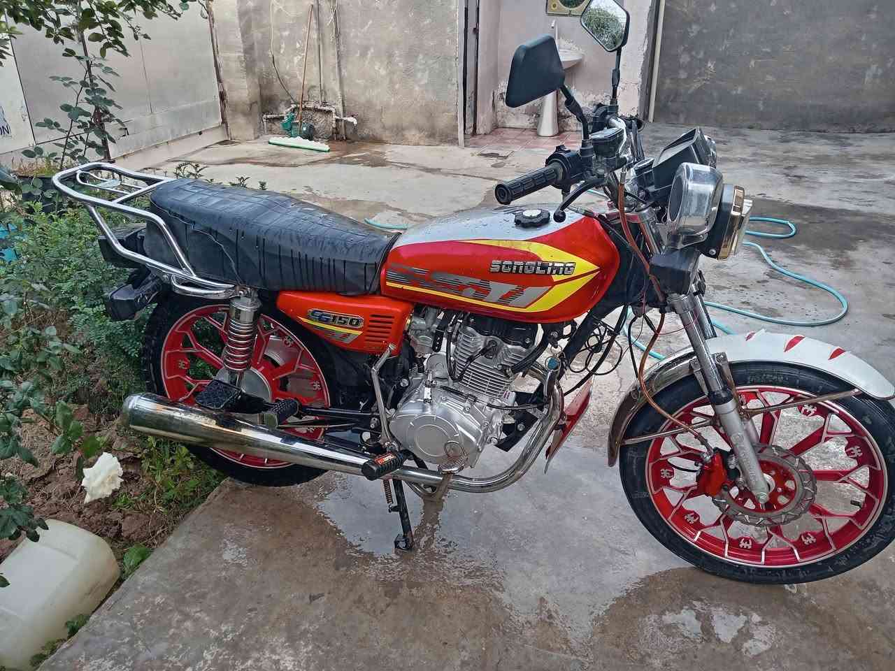 سلام عليكم سيفان ٢٤ للبيع كفالة عامل من شخط اوراق كاملة ما بيهة نقص لا شعراية مكينة سبانة ما ممدودة عليهة دراجة مكفولة كفالة عامة من كلشي رقم *********** اتصل وتدلل
