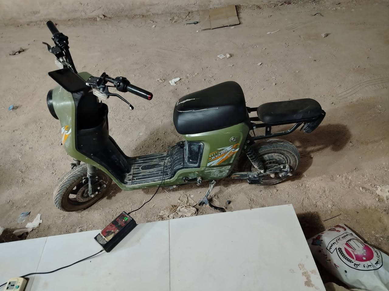 السلام عليكم شباب دراجه ار عشره للبيع موصفات سويجين بصمتين دبل اشاره اشاره يمنه اشاره يسره
بي نظام روجع ار للخلف هرون بطاريات خمسه كبار
السعر... ٣٠٠ او بي مجال............ رجاء رجاء رجاء الموشراي لا يراسلني او لايخابرني
الرقم.. ***********
