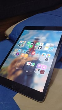 آيباد ٩ • نضيف • بصمه وكام