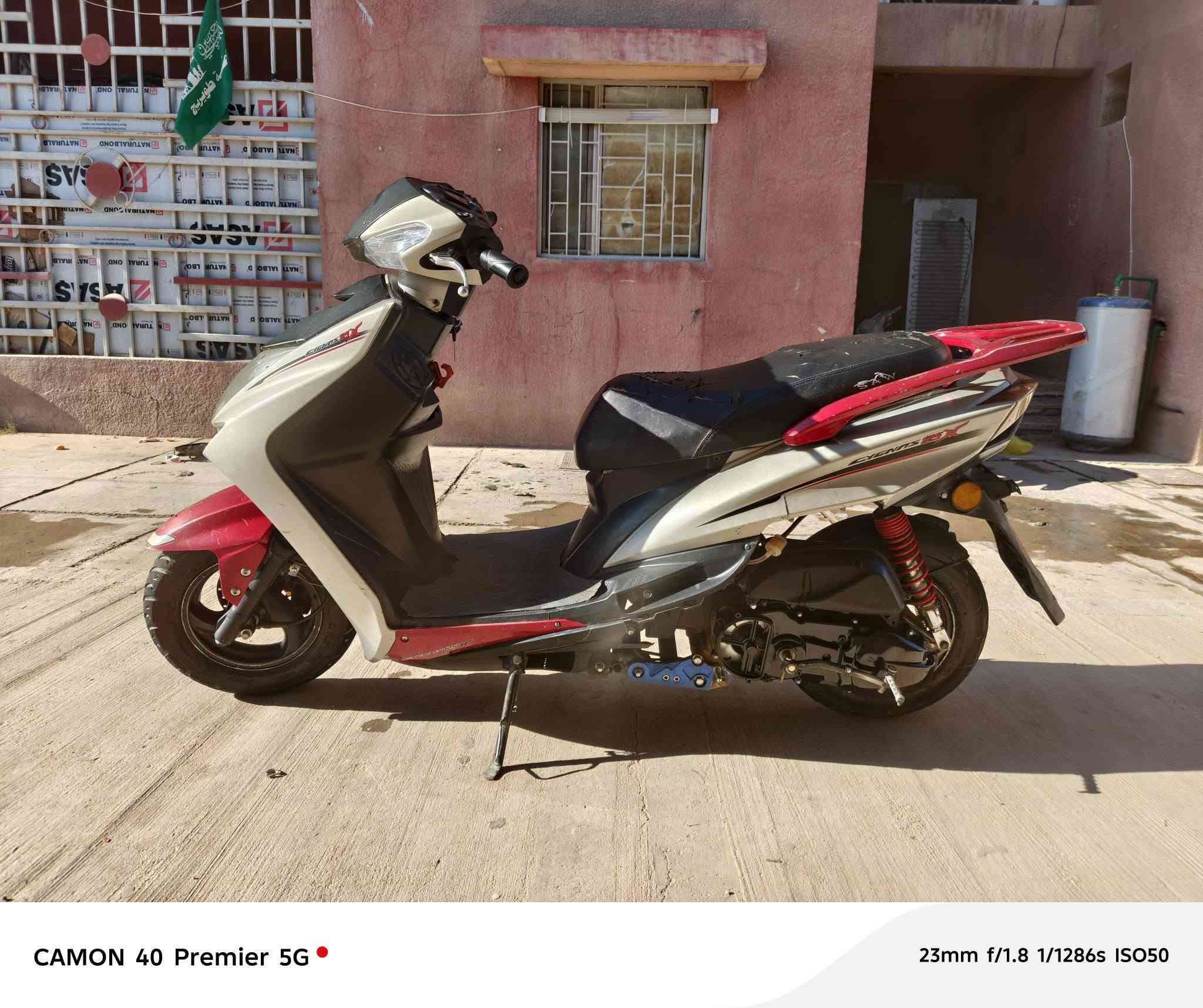 السلام عليكم
دراجه للبيع نوع سكنس (شمعه) (2020) طالع بسنه ٢٣
الدراجه مكفوله من المحرك والكير 
الكهربايات كلها شغاله 
مكاني كربلاء حي العسكري
***********
