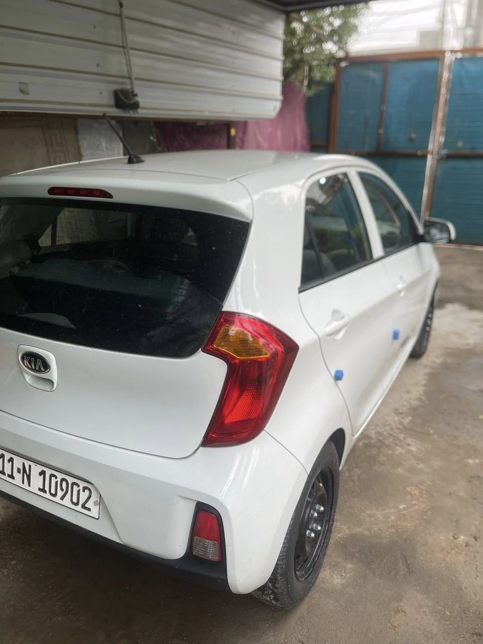 السلام عليكم
للبيع كيا بيكانتو 
موديل 2017 
مال شركه الدوليه 
___________________
🚗🚗🚗
السياره حلوه بيها ملاحضات بسيطه 
بيها صبغ دعاميات 
رقم بغداد الدولي باسمي 
السياره مواصفات عاديه بيها مانع تزحلق مسجل بلادي 
💵سعرها 95$ وبيها مجال بسيط 
مكاني بغداد حي الإعلام 
***********☎️
