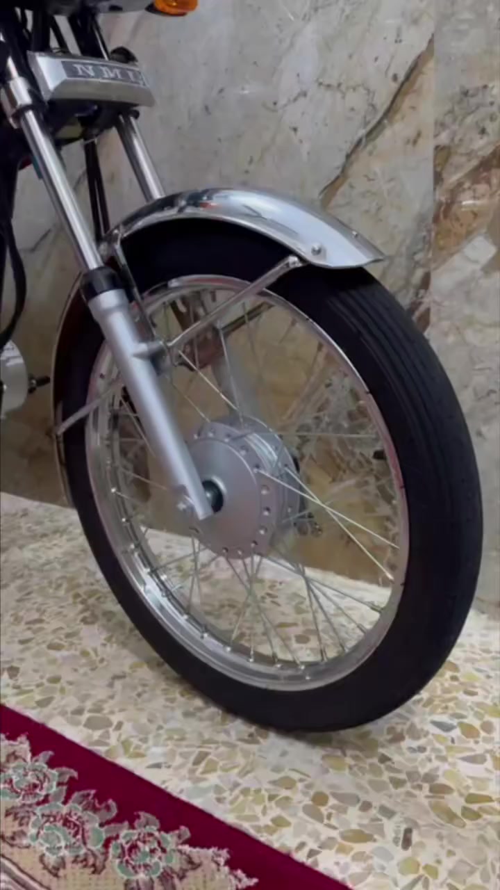 سلام عليكم دراجه إيراني شلامجه اصلي الدراجه بعده وكاله. بشهر العاشر طلعته وكيله سيد جعفر الله شاهد عليه دراجه مخزونه صارله شهرين بعده ثاني تبديله دهن بعده زيرو تجي وتشوف بعينك. مكاني العماره قضاء الكحلاء تفاصيل اكثر عل رقم ‏‪***********‬‏
