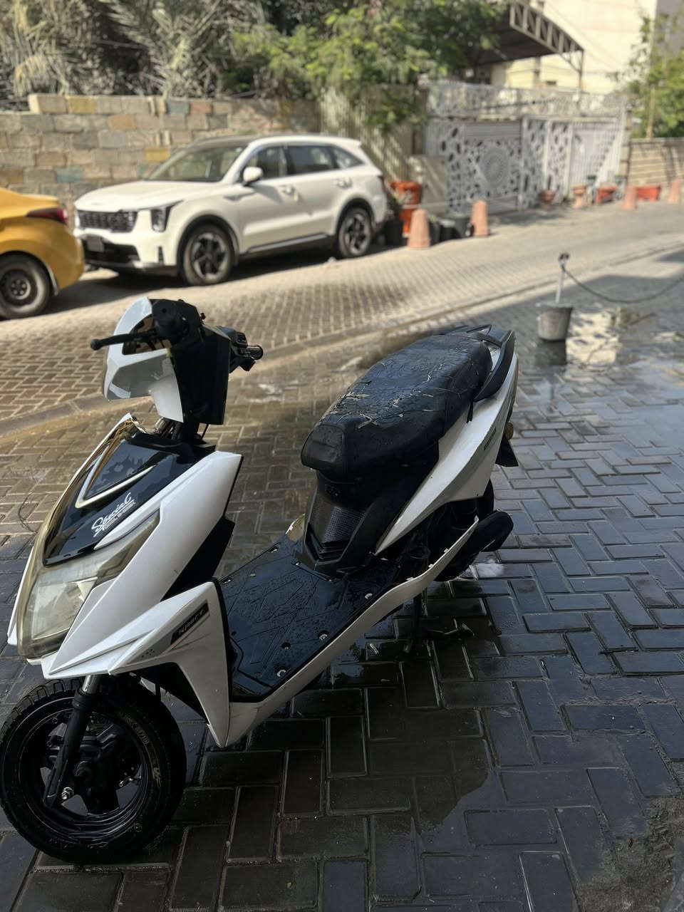 كامله من كلشي بيهة نضام بك رجوع للخلف 3 سرع كهربائيات كامله كلشي بيهة شغال عدا بيهة نقص بطاريات فقط بطاريات مابيهة ب 75 قفل بدون عمله مكاني الاعضميه شارع المغرب ***********
