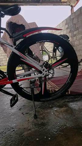 بايسكل جبلي رياضي 
كلشي شغال ما ناقصه اي شي
الله يشهد ما مبدل بي اي قطعه كله اصلي مختم حته براغي مال شركه مختمه 
1_حجم 26
2_تبديلات بلويل خلفي 7نمر شغالات 
3_و3نمر بل بايدر هم شالات بس يرادلهن يده تبديل 
4_بريكات فجوج وره كدام شغاله
5_دبل امامي شغال 

مكاني رمادي (سبعه كيلو وكدر  اجيك لبكان محدد)

