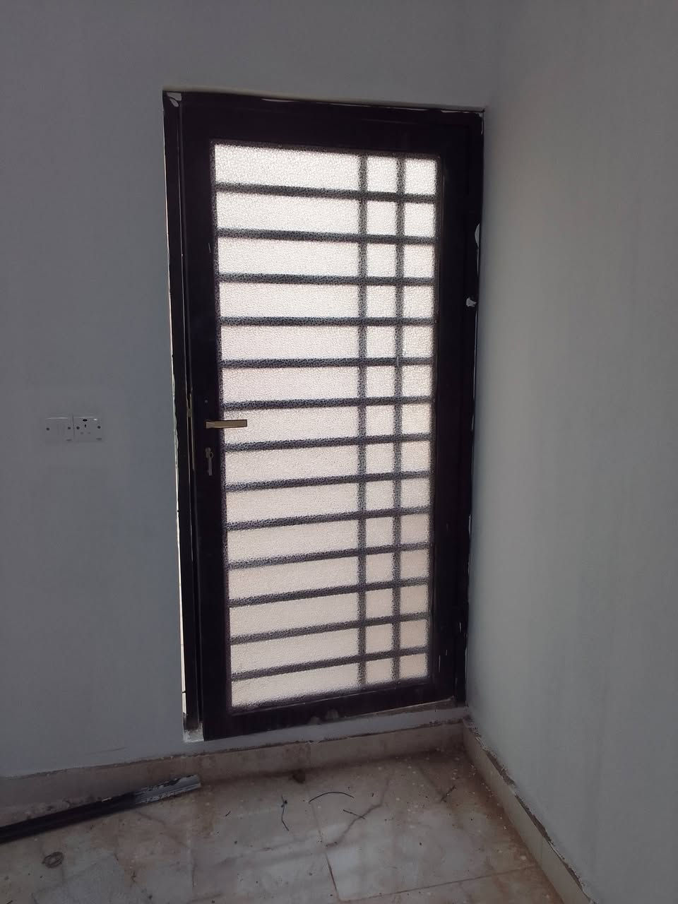 ابواب ربل مانع تراب وصوت ومي سعر الباب ايكلفك 250 الف كامل ويالشد اي باب بالصورة الحديد ملم واربعين من ]حدادة الاستاذ ياسين ***********
