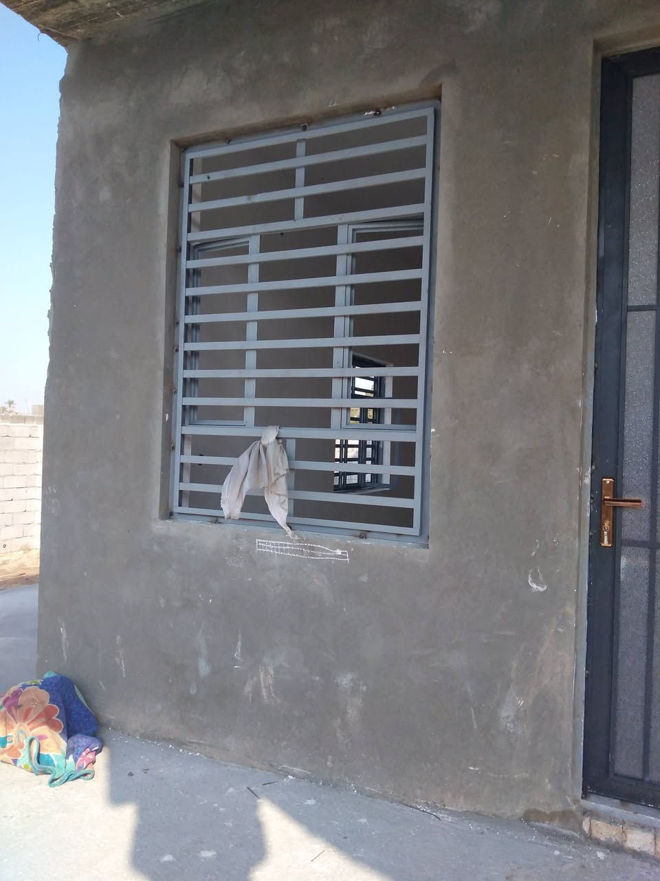 محل حدادة الأصدقاء لعمل أبواب وشبابيك ومحجرات وسقائف جميع انواع الحدادة اسعار مناسبه للإستفسار الاتصال على الرقم *********** او ***********
