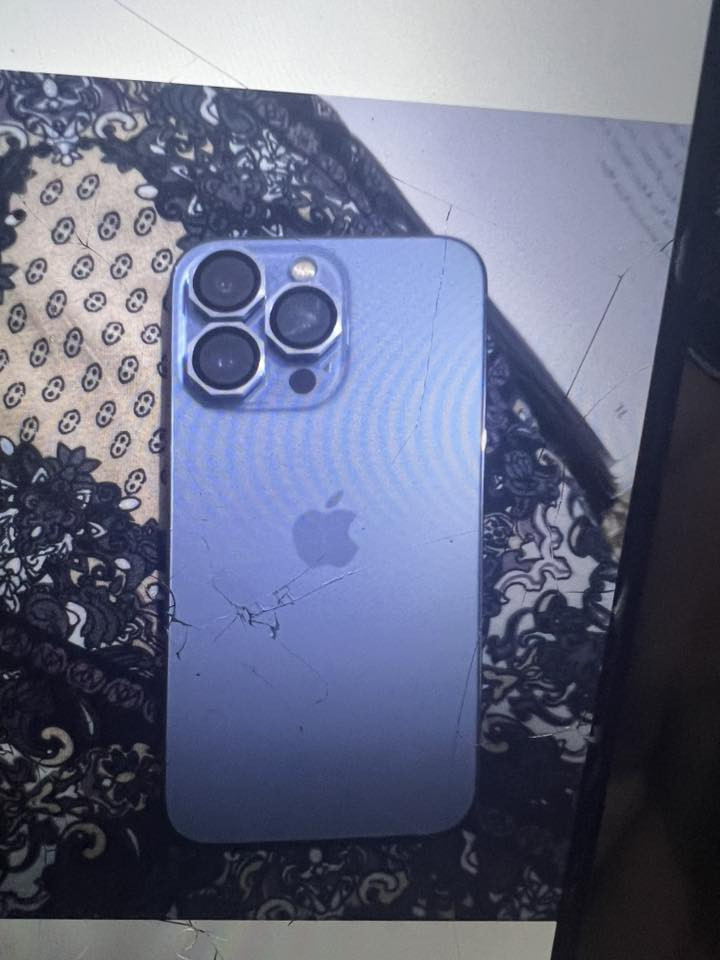 سلام عليكم جهاز١٣بروفقط امريكي ما بدل الجهاز نضيف السعر ٦٥٠  ذني الكسور مو بكهاز بل الجاهز الصورت بيه اذ تريد تتواصل هاذه رقمي اتصل ***********
