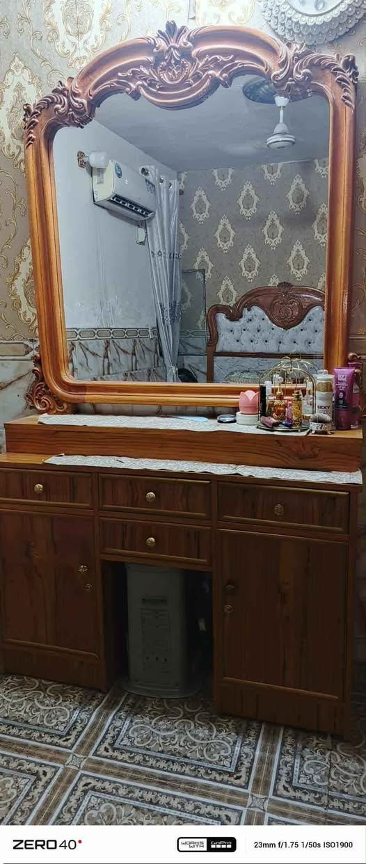 غرفه تتكون من ثلاثة قطع جربايه وميزة تواليت وكنتور 
الكنتور تسكام يم نجار وبعد جديد كل شئ مابي 

للاستفسار المراسله على الحساب بغداد, العراق


**إذا كنت صاحب هذا الإعلان وتريد حذفه لأي سبب، رجاءا أرسل رسالة إلى الدعم الفني**