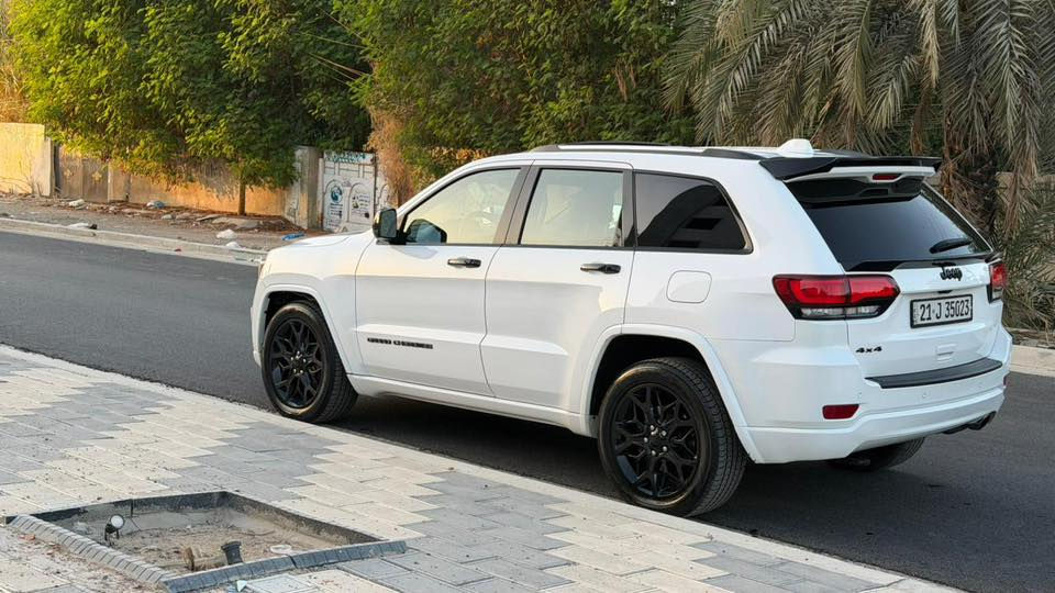 جيب كراند شيروكي بلاك توب
الموديل : 2020 .
المحرك : V6. 3.6L .
المواصفات :.
*رادار امامي 
*فتحه سقف
* تحذير النقطة عمياء .
* ﻿﻿مرايا تعتيم ذاتي.
* ﻿﻿ويل قياس 20 انج .
* ﻿﻿شاشه كبيرة .
* ﻿﻿نظام الخرائط (GPS) .
* ﻿﻿المصابيح الأمامية زنون . Auto
* ﻿﻿دخول ذكي.
* ﻿﻿بصمة.
* ﻿﻿تشغيل عن بعد .
* ﻿﻿الصندوق الخلفيي كهربائي .
* ﻿﻿مقعد السائق كهربائي.
* ﻿﻿المقاعد الأمامية تدفئة .
* ﻿﻿حساسات امامي خلفي .
* ﻿﻿تدفئة ستيرن .
* ﻿﻿مانع تصادم خلفي .
* ﻿﻿نظام التشغيل والاطفاء الاوتوماتيكي .Auto stop
كير مكينة كفاله 
مكان السيارة بغداد
السعر : 275
للاستفسار : *********** اتصال او واتساب
