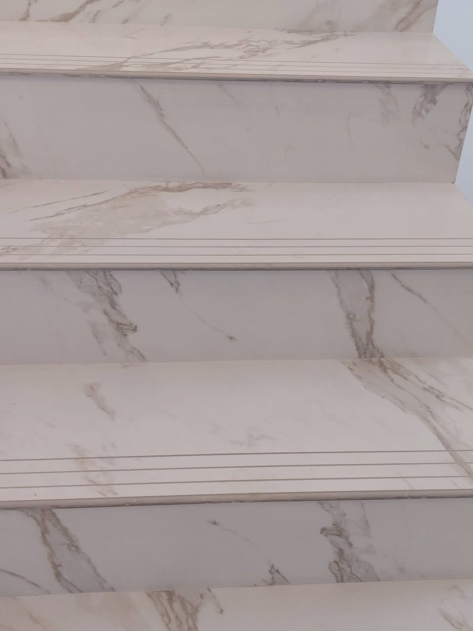 ابو عادل المصري لتركيب جميع انواع السيراميك والبورسلين والمرمروالكاشي تسليم هندسي شغل ليزر درجه اولى *********** بي واتساب متفرغ حاليا
