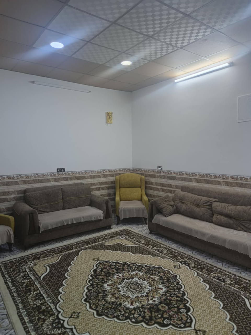 رقم الاعلان 2311
#دار للبيع 200م طابقين
كركوك دروازة قريب مدرسة بيخود
#مكونات ط1 (غرفة نوم مطبخ خار و بارداستقبال وصحيات َكراح سيارة)
ط2 (غرفتين نوم سويت وهول وصحيات)
قريب من مدرسة 
فول خدمات
فرع عريض
فرع صب
فول سيراميك
فول مواصفات
#سعر 75مليون و بي مجال
☎️*********** واتساب
☎️*********** فايبر
#مكتب_ازاد_للعقار
