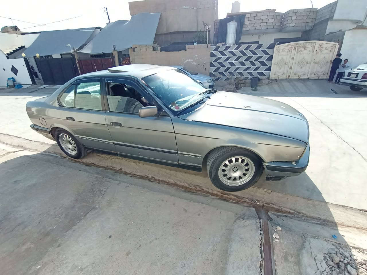 سلام عليكم سياره بيم موديل 88كير محرك شرط لا صرف لا بخار محرك 20فل جمات كاراي صدر شرط باور كاربيات كله شغال 4تيرات جديد سنويه صقطه من20شرط تحويل دفتر بانزين مابي سعر 27بي مجال شراي تعال خاص مراوس هم اراوس حساب عناعه ***********بي وتساب
