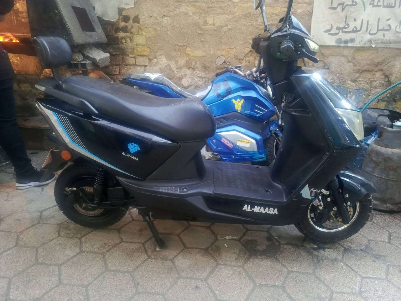 شحن للبيع السعر 400 بطاريات 6 ىقمي ***********
