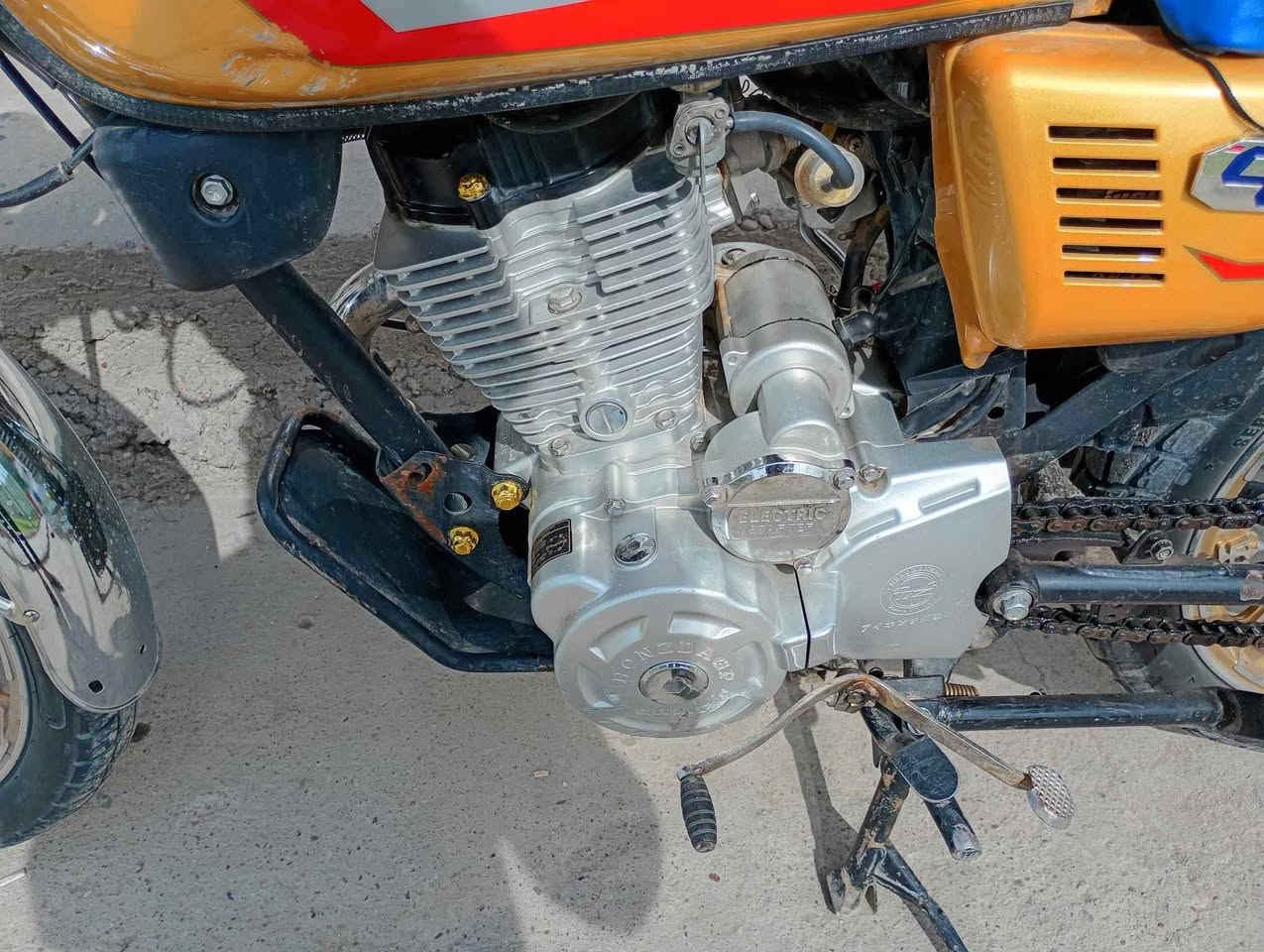 السلام عليكم
دراجع البيع موديل 24 بس شويه عوزه ترتيبات الن راعيه هامله مكيله خير من الله تشتغل سلف السعر 550 وبيه مجال حك الجيه***********
