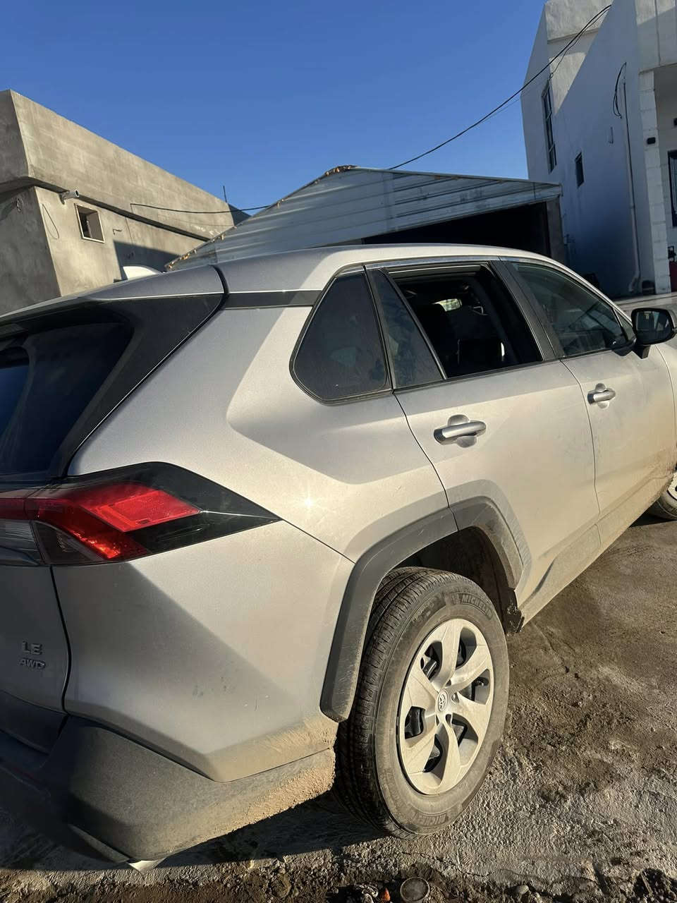 راف فور موديل 2024 Le سيارة قطعتين بيها بونيد تبديل بلادي وضربه خفيفه بل چاملغ راجع بارد سيارة حييل كلين نضيفه دواخل وخوارج بيها وضعيات قيادة /قيادة ذاتية ورادار امامي و مانع انزلاق محرك  2.5/ محركها سبورت و اقتصادي و طبيعي  سيارة  جناية شرط دور متلگه بهيج سعر  سعرها  دفترين و 15 وبيها مجال بسيط للناس الطيبه للتواصل/***********
