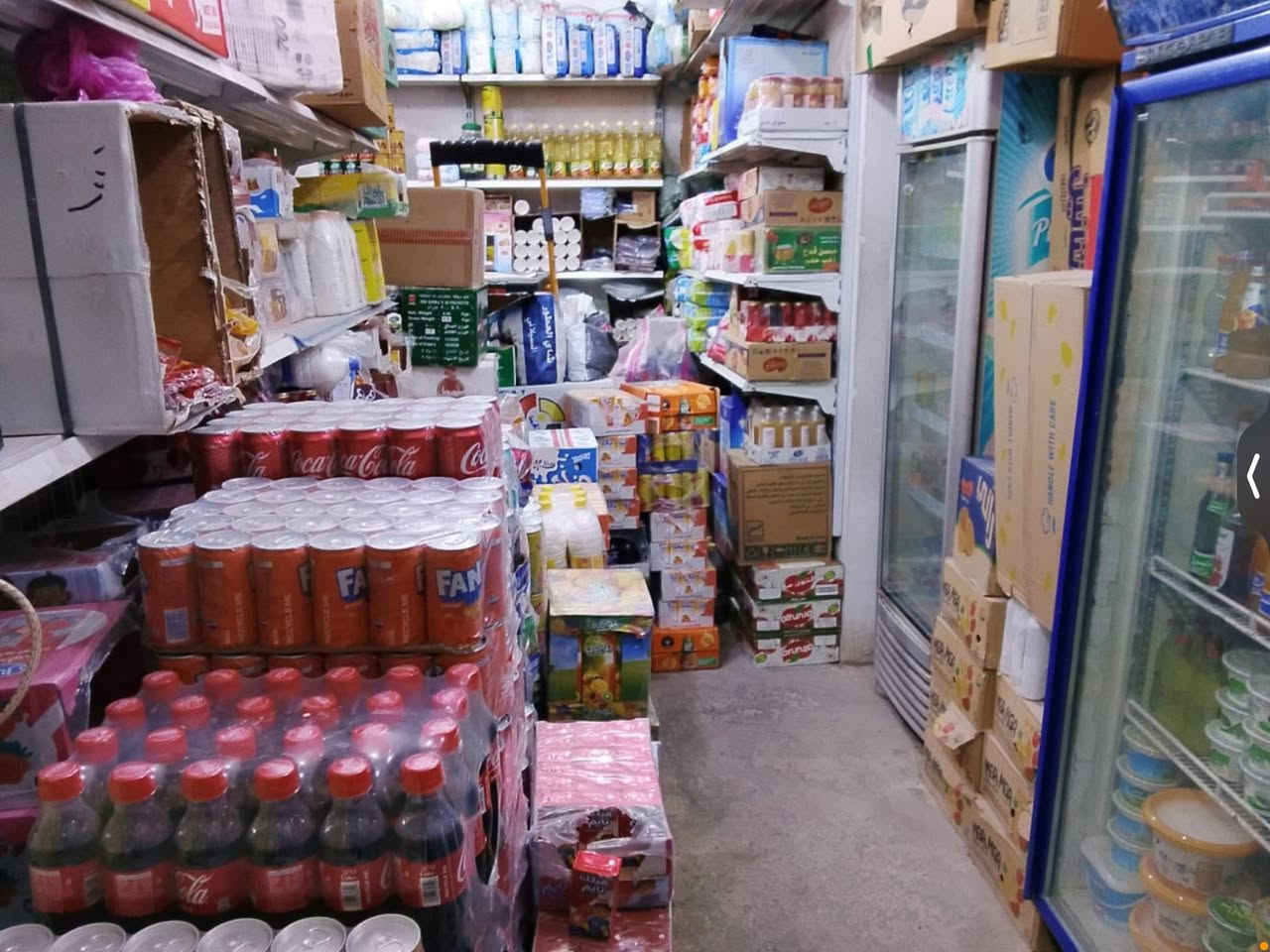 السلام عليكم  أسواق للبيع . . . عنوان : حي اور- ام الكبر و الغزلان- مجاور محطة غسيل جارجر 
🔴اني مو صاحب الأسواق 🔴 
رجاء الاتصال على هذا الرقم : ***********
