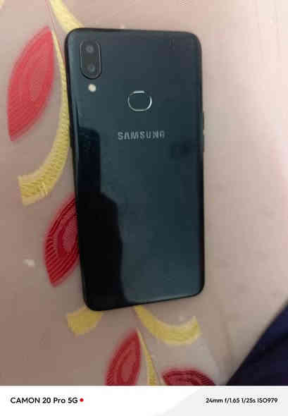 السلام عليكم جهاز  كلكسي اي 10اس
للبيع (  السعر 40وبي مجال) 
جهاز يكنيك ويخابر وخطين يشيل  
بصمه ايد  بصمه وجه الله شاهد جهاز كلشي ما بيه 
لاتصال رقم ***********
