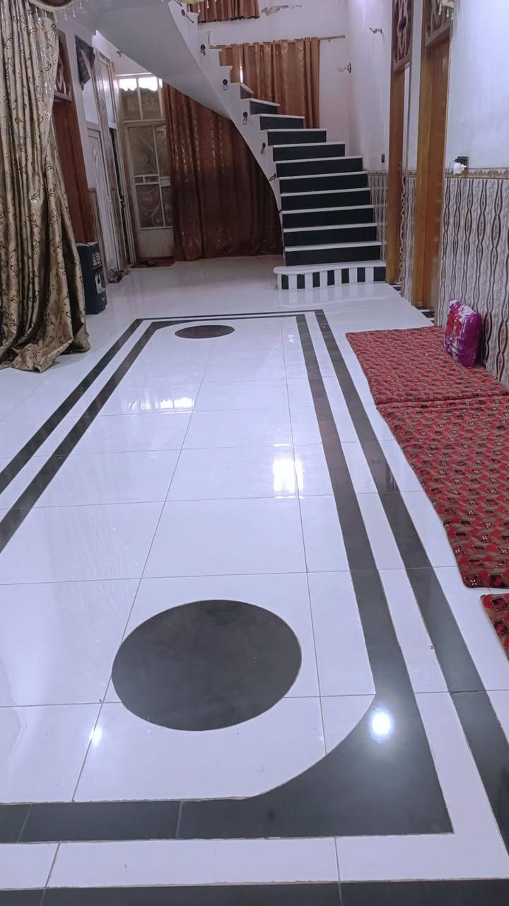 السلام عليكم الدار للبيع
مساحه: 250
طابو صرف 
الموقع: حي العسكري - قرب المستوصف النموذجي و ملعب الميلاد 
للاستفسار الاتصال على الرقم التالي 
***********
