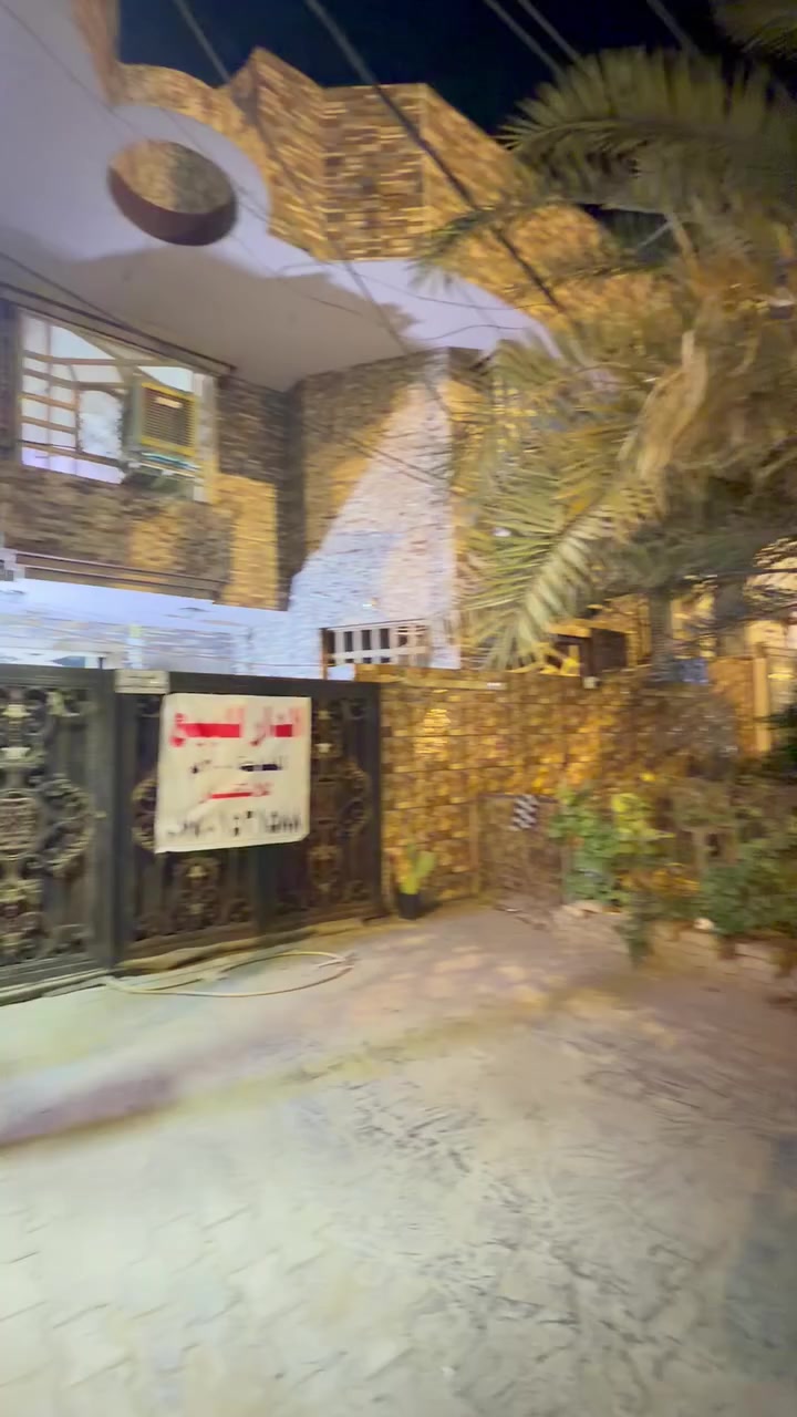 للبيع بيت مميز في النجف – حي الغري (الأربع شوارع)

دار سكني بموقع ممتاز وهادئ في النجف الأشرف / حي الغري – منطقة الأربع شوارع، قريب من جميع الخدمات.

🔹 المساحة: 200 متر مربع
🔹واجهة 10متر ونزال 20
🔹 عدد الغرف: 4 غرف نوم
🔹 موقع حيوي ومخدوم

البيت نظيف وجاهز للسكن، فرصة ممتازة للاستثمار أو السكن.

📞 للاستفسار يرجى الاتصال على الرقم: (***********)
