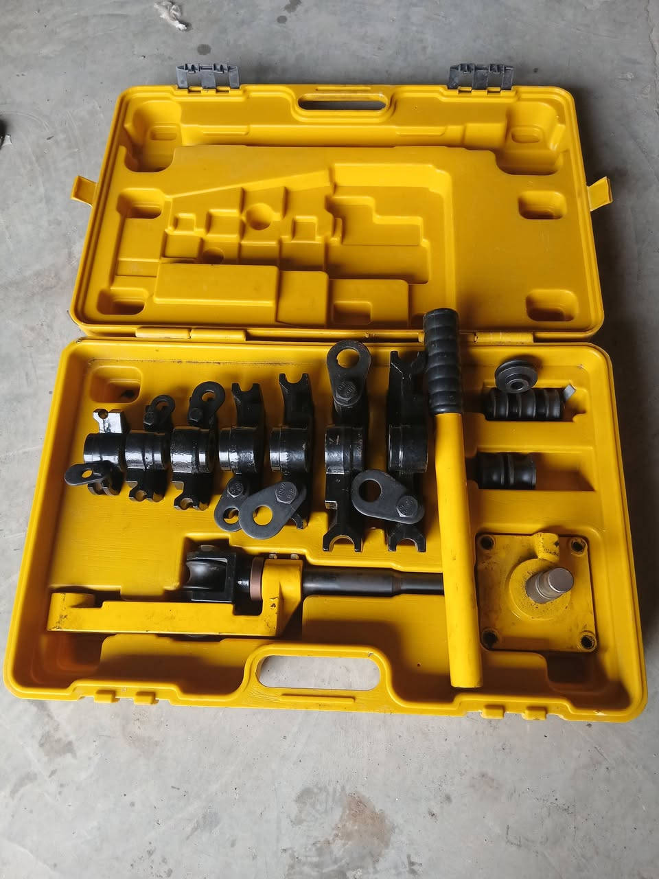 السلام عليكم معواجه يدويه للبيع جديده غير مستعمله بعدها بالصندوق السعر 350 ألف مكاني بغداد حي النصر السياحي للاستفسار الاتصال على الأرقام 
*********** اتصال + واتساب 
*********** اتصال + واتساب
