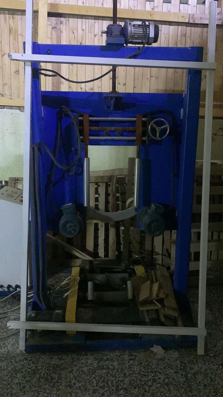 جهاز تغليف تايرات
السلام عليكم 
جهاز تغليف تايرت مستعمل  قليل للبيع
شغال 100‎%‎ 
الصناعه : صيني درجه اولى 
السعر :2500$
بيع مستعجل 
للتواصل: ***********
