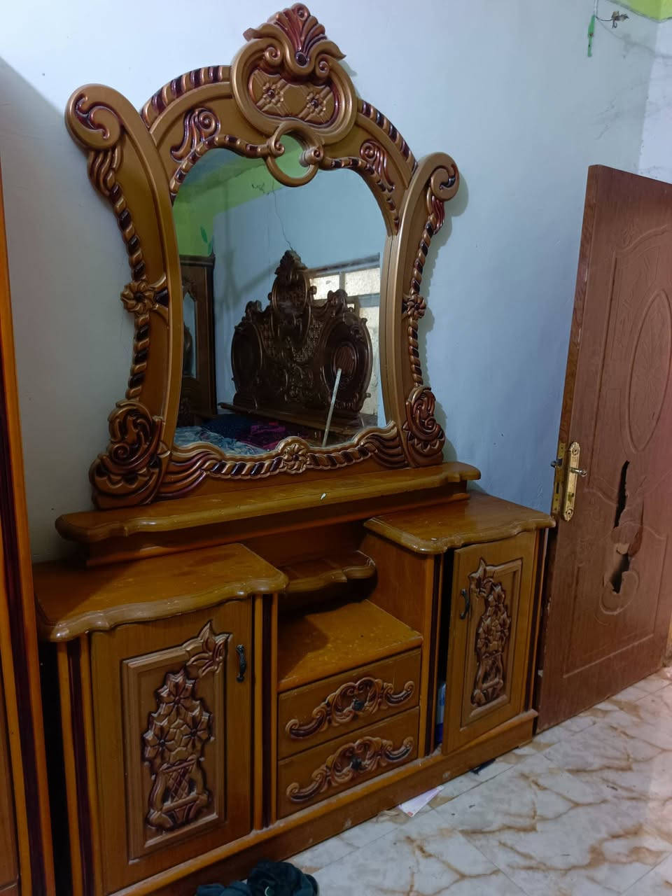 غرفة نوم نضيفة للبيع رقم الموبايل *********** مكاني ناصرية سيد دخيل
